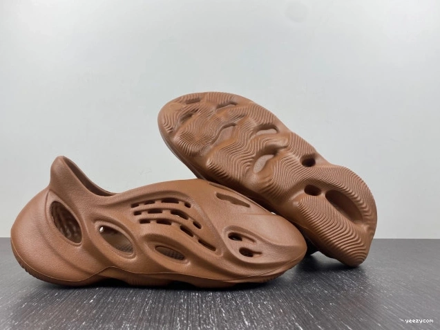 Yeezy HP5335 Clay Adidas Foam Red RNR 1030